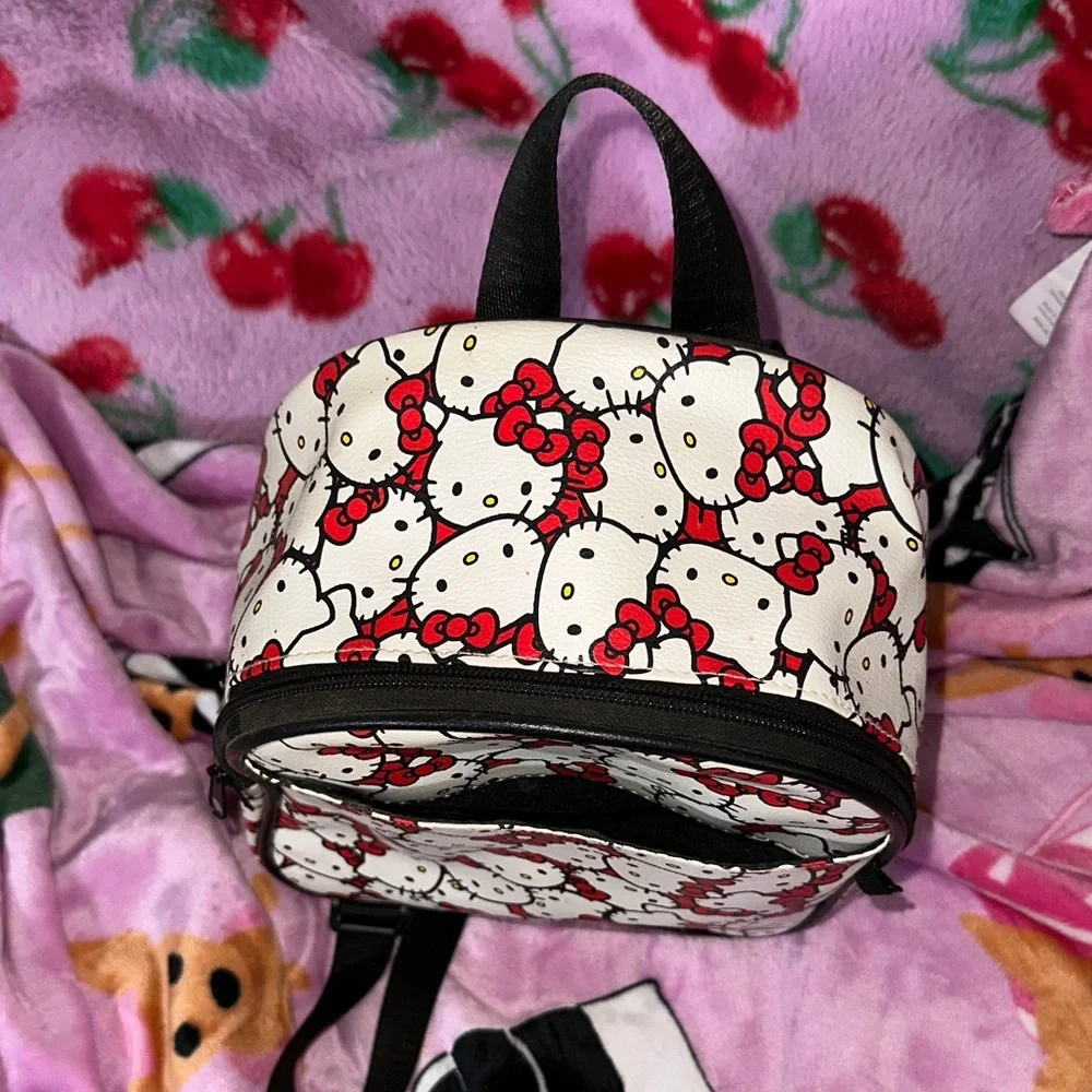 Hello Kitty Mini Backpack - Picture 4 of 5